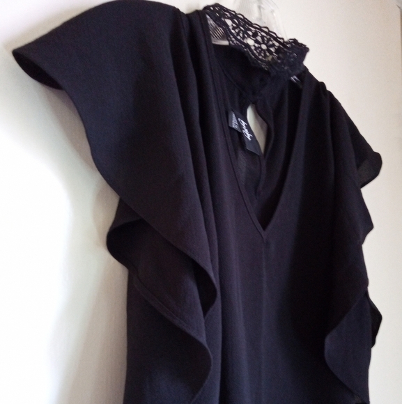 By&By black short sleeve cold shoulder Blouse women's size medium - Picture 4 of 9